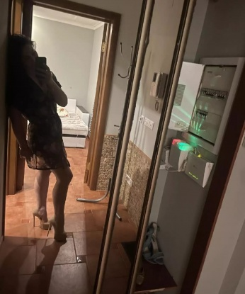 Живу в Москве и готова погрузиться с тобой в мир наслаждения и разврата. 💋
У меня есть все, чтобы сделать нашу встречу незабываемой: фото, отзывы и самые смелые фантазии. Я готова подарить тебе нежность, расслабление и новые эмоции. ⭐️
Мои услуги разнообразны и удовлетворят самые скрытые потребности: классический секс, оральные ласки, эротический массаж или жаркий стриптиз - выбирай, что тебе по вкусу. Со мной ты окунешься в безумное сексуальное приключение. 🔥
Не откладывай свое наслаждение на завтра, звони мне прямо сейчас и получи полный релакс! 💫 Вероника