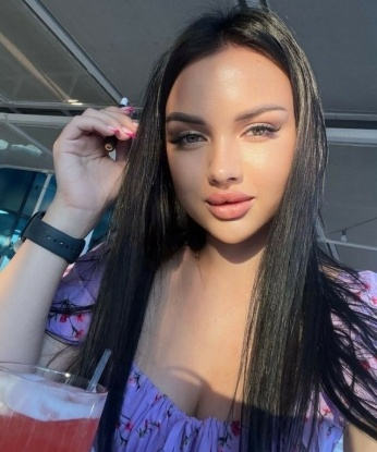 У меня есть все, чтобы сделать твои фантазии яркими и незабываемыми! 💋
Я опытная и отзывчивая, готовая погрузиться с тобой в мир наслаждения и страсти. Мои услуги включают классический и эротический массаж, оральный и классический секс, а также ролевые игры и фетиш. Ты точно не останешься равнодушным!
Посмотри мои фото и убедись в том, что у меня нежное и соблазнительное тело, которое будет тебе принадлежать на все 100%! ✔️
В моем арсенале есть множество довольных клиентов, которые рекомендуют меня своим друзьям. Я горжусь своей репутацией и всегда стараюсь превзойти ожидания своих партнеров. Ты можешь быть уверен, что со мной ты получишь непревзойденное удовольствие! 🌟
Живу в Москве и готова встретиться с тобой в любое время и в любом месте. У нас будет незабываемое свидание, и ты захочешь повторить его снова и снова.
Не упускай свой шанс и позвони мне прямо сейчас, чтобы перейти на новый уровень наслаждения! 💫 Олеся